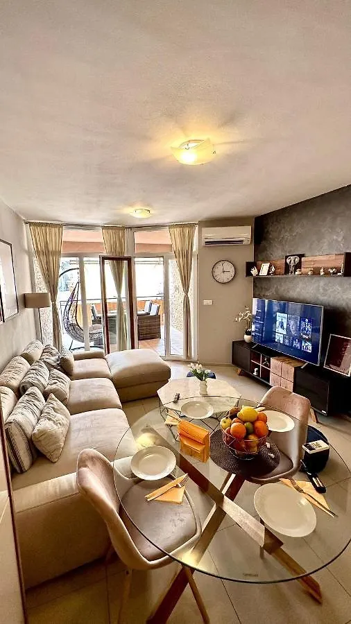 Apartment Gabrielle With Private Parking  Pula